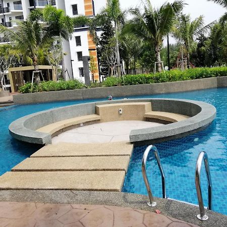 Timurbay Seafront Residence By Hardinahomes Kuantan Kültér fotó