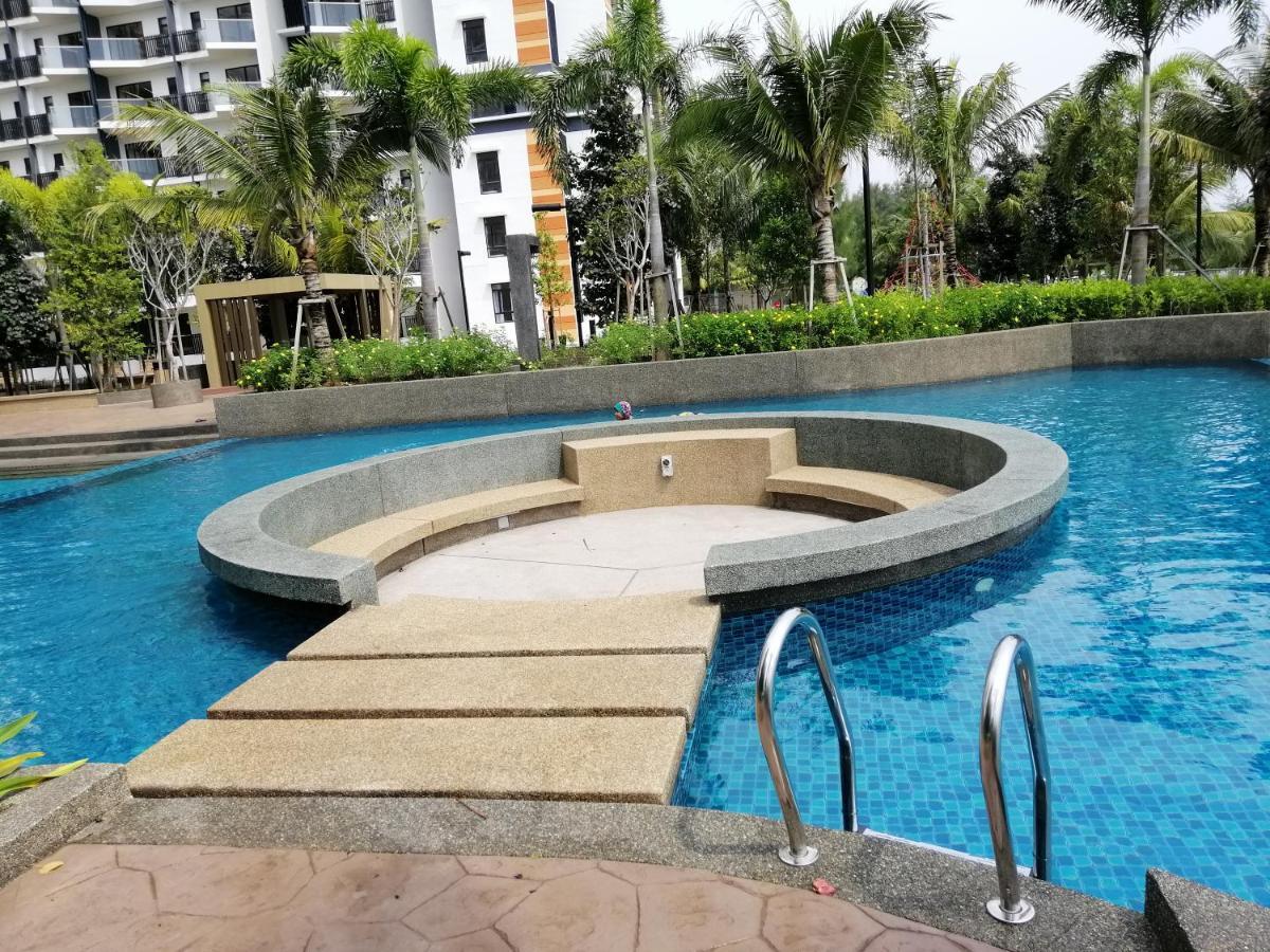 Timurbay Seafront Residence By Hardinahomes Kuantan Kültér fotó